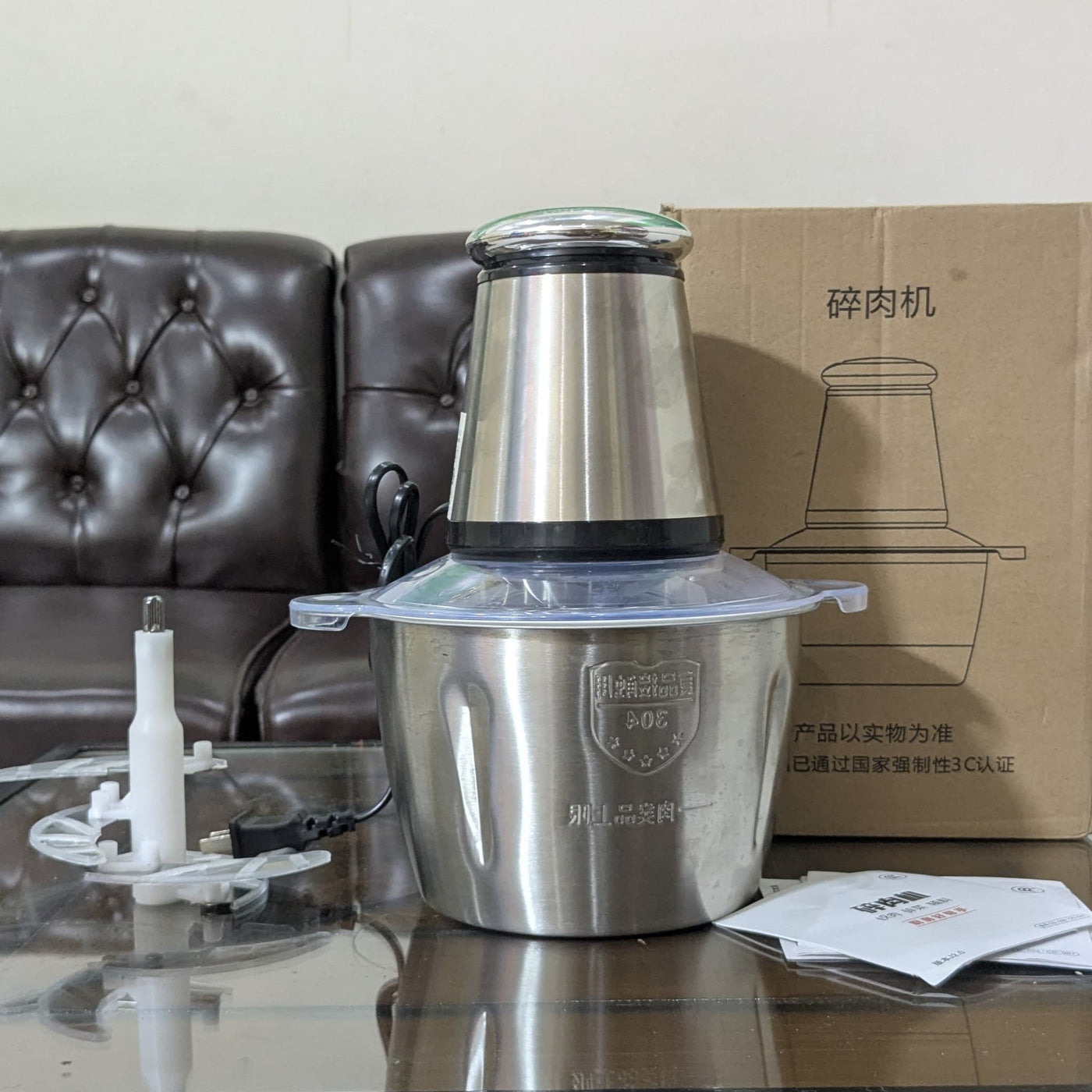 LOT GERMANY MEAT GRINDER 2L CAPACITY WITH ONE YEAR WARRANTY